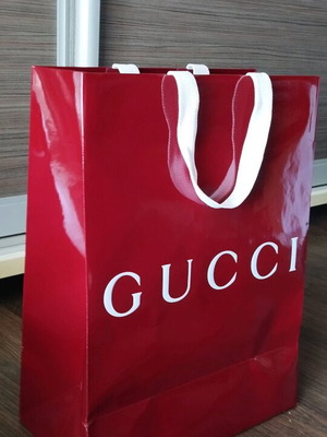 GUCCI τσάντα χαρτόνι και κορδέλα σαν καινούργια 14×35×26