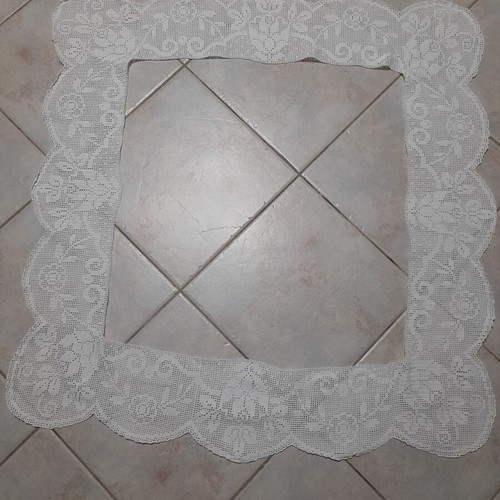 Handmade lace for tablecloth, like new, white