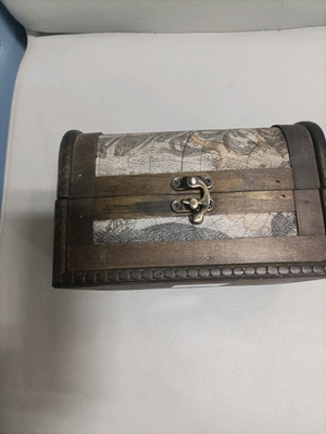 Wooden box with leather details vintage like new