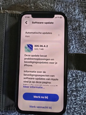 Apple iPhone 12 64 GB като нов с калъф и безжично зарядно