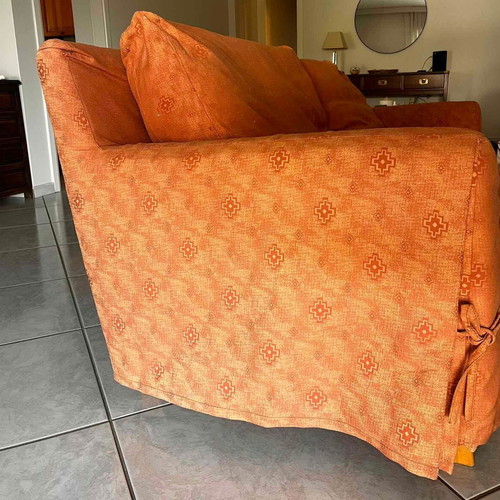 Three-seater sofa with solid wood frame