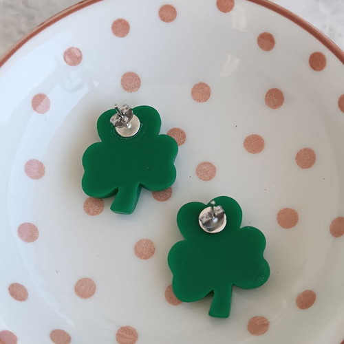Plastic stud earrings like new, grape and clover design
