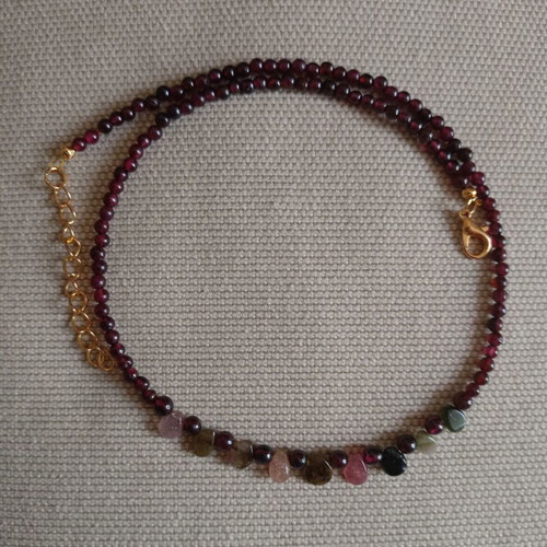 Necklace with granade & tourmaline