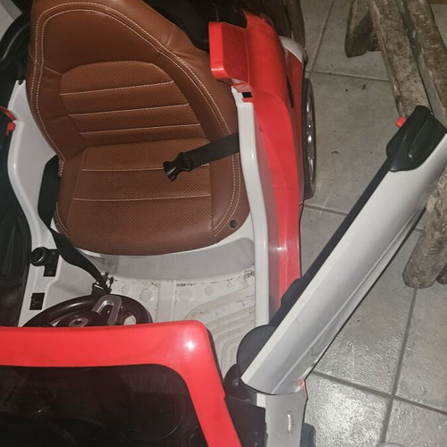 Smart electric children's ride-on car like new
