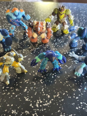 Gormiti figures, pack of 8