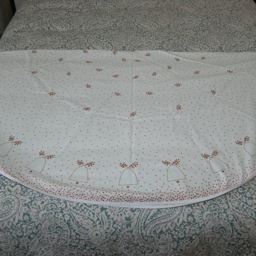 Round tablecloth used with Christmas theme diameter 165 cm