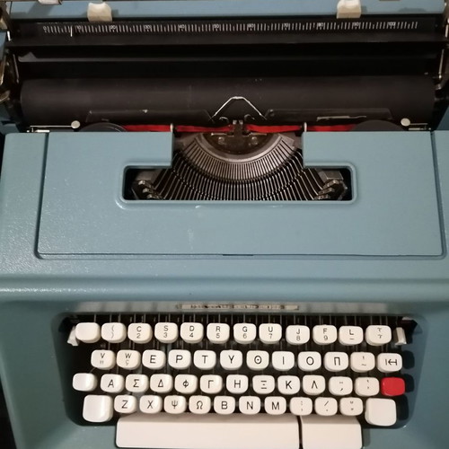 Olivetti Studio 46 typewriter 1974 with carrying case, one key damaged