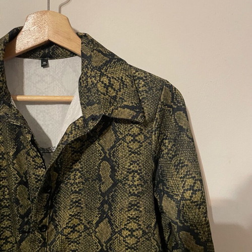 Animal print shirt like new, olive black, thick fabric, size S