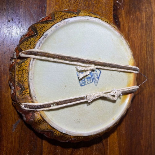 Vintage Japanese Satsuma decorative wall plate with hand painted Moriage details like new