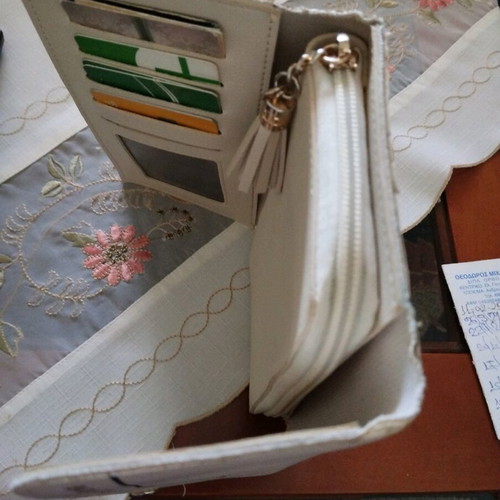 Large women's wallet like new, beige