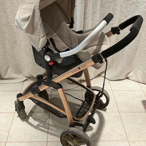 Kiddo Jazz stroller like new with car seat and port Bebe seat