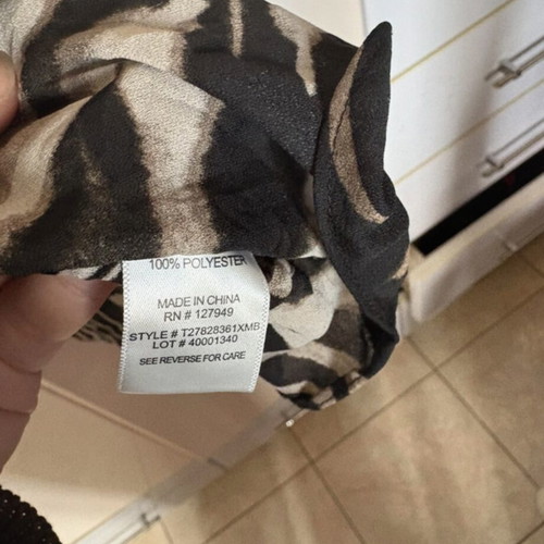 Ζέβρα μπλούζα μέγεθος medium-large σαν καινούργιο, μαύρο και άσπρο