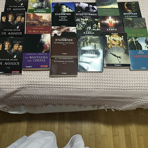 Classic literature collection like new, pack of 18 books by Livani