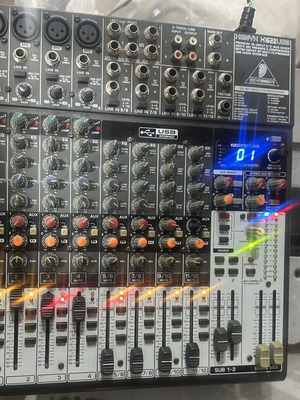 Behringer XENYX X1622USB mixer used with missing knob