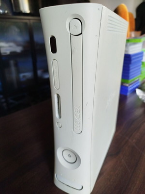 Xbox 360 console used for parts with Red Ring of Death