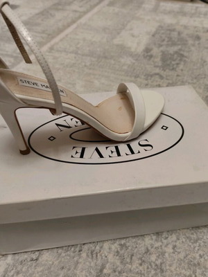 Πέδιλο Steve Madden νούμερο 39 λευκό μεταχειρισμένο