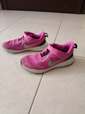 Nike pink athletic shoes size 33
