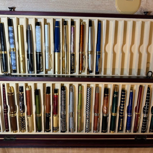 DeAgostini collectible wooden case with 33 new fountain pens