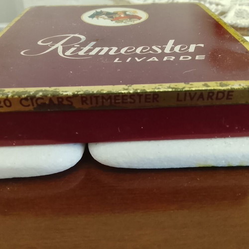 Vintage metal box for 20 Ritmeester Livarde cigars used