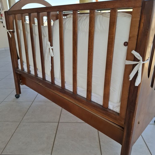 Wooden Baby Crib with Wheels and Protective Bumper, Walnut Color