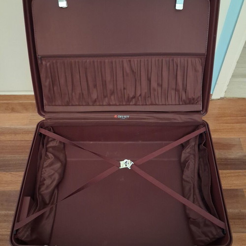 Vintage Delsey hardshell suitcase used, medium size, Delsey Club model