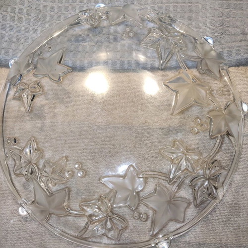 Large glass platter with embossed flower designs like new, 30 cm