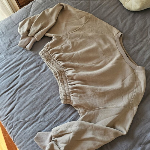 Beige crop top sweatshirt blouse like new, Small