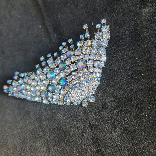 Lilac pin with Swarovski strass new, purple lilac