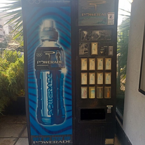 Vending machine for water and soft drinks used, professional