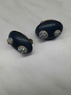 Clips on earrings used