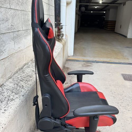 Ergonomic Gaming Office Chair like new, black and red