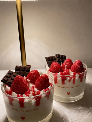 Handmade plant-based candle chocolate-strawberry, new