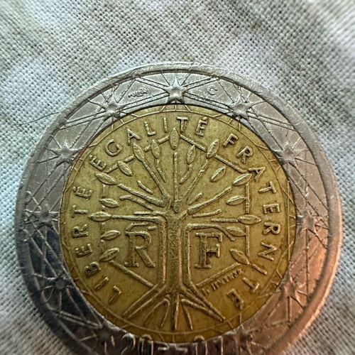 Collectible 2€ coin used with rare minting errors from France