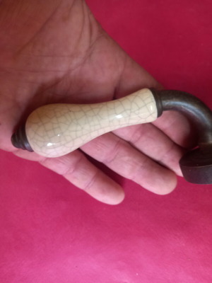 Door handle with spring return