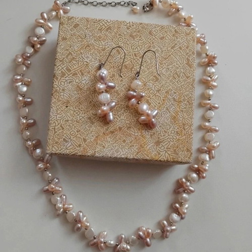 Jewelry set with pearls new, vintage, beige and pink