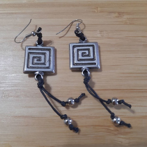 Dangling earrings like new, black and silver