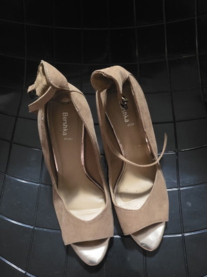 Bershka beige platform sandals like new, size 39