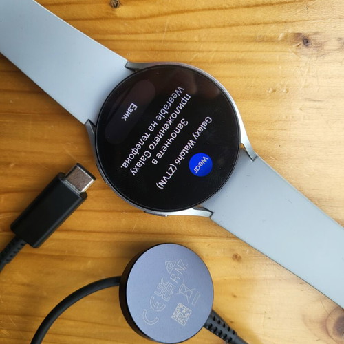 Samsung Galaxy Watch 6 like new smart watch with AMOLED display