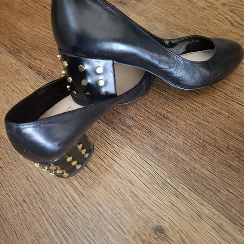 Nine West black leather pumps like new with gold studs, size 37.5