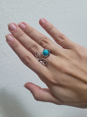 Boho wire ring with turquoise bead handmade, like new
