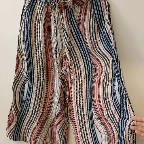 Zip Culotte Capri Like New with Bright Colors S/M