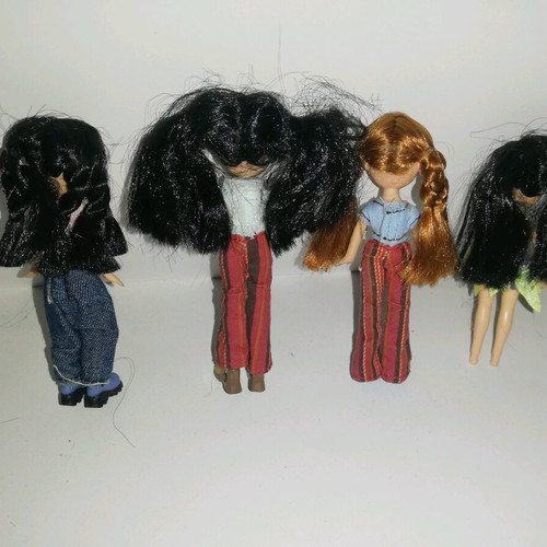 Bratz mini dolls used, pack