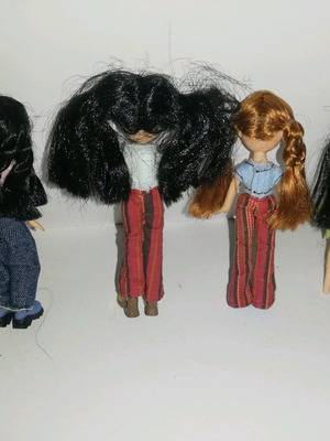 Bratz mini dolls used, pack