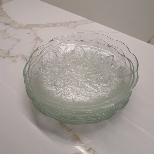 Glass plates with embossed design, like new, pack of 6