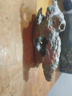 Aquarium decoration used, broken clasp, can be tied with thread