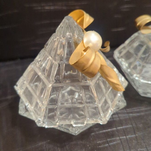 Decorative vases like new with gold bow and pearl