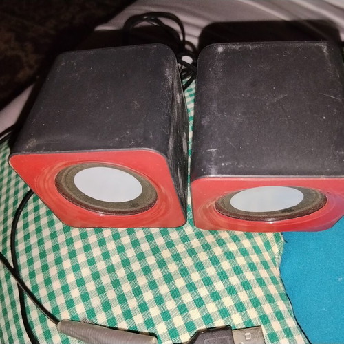 Compact budget vintage stereo computer speakers cube design