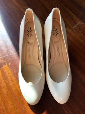 Nine West white pumps like new, size 37.5