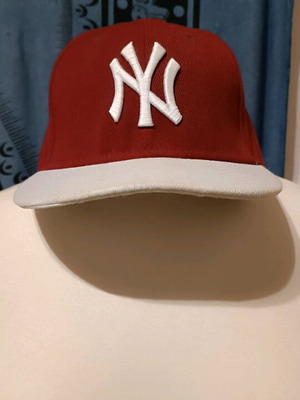 Hat set used Ney York Yankees and Nike one size unisex