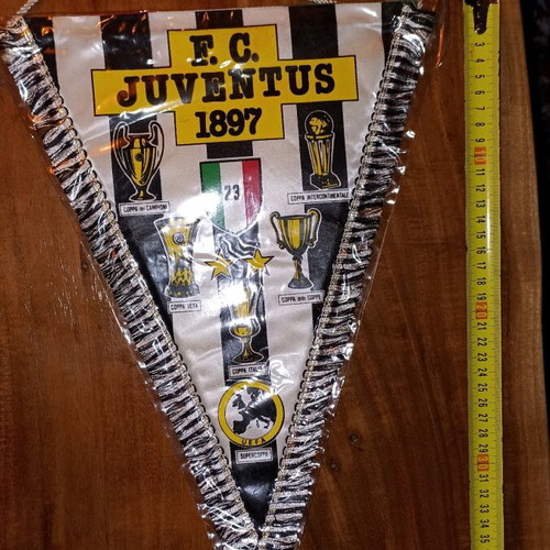 Juventus pennants new, set of 2 in plastic sleeves